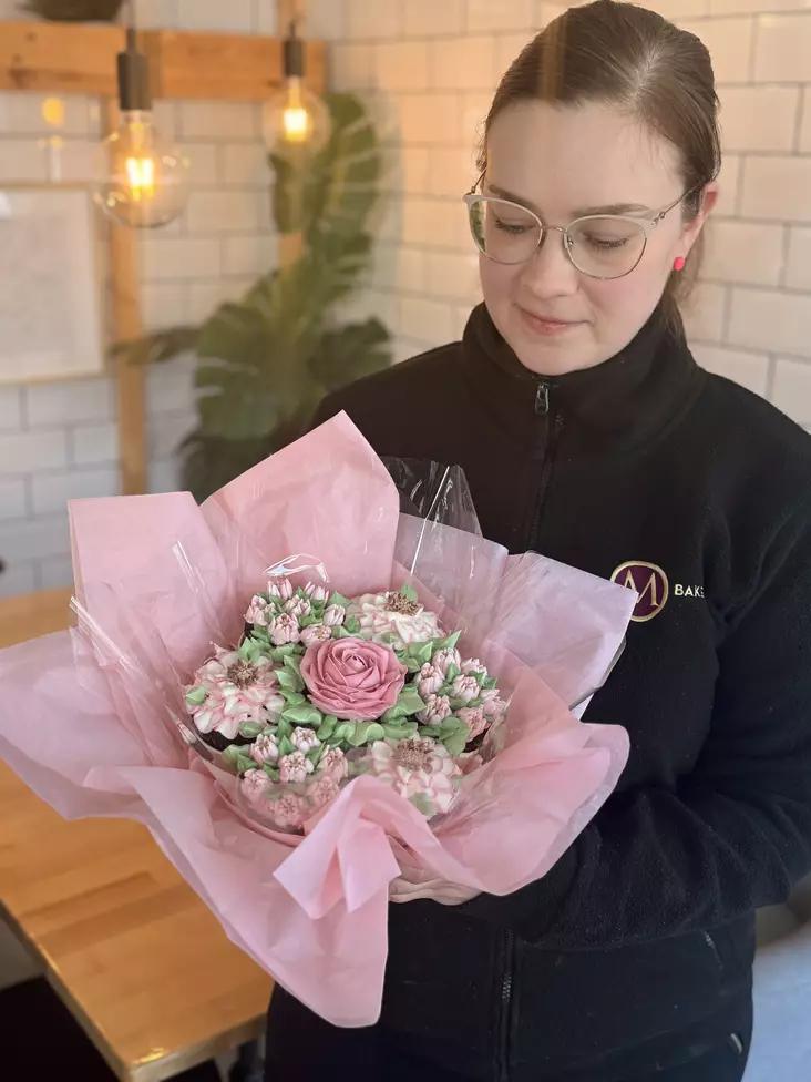 ÄITIENPÄIVÄN SYÖTÄVÄ KUKKAKIMPPU - BRUNSSIT MATTELMÄEN KARTANO - 130015158 - 1